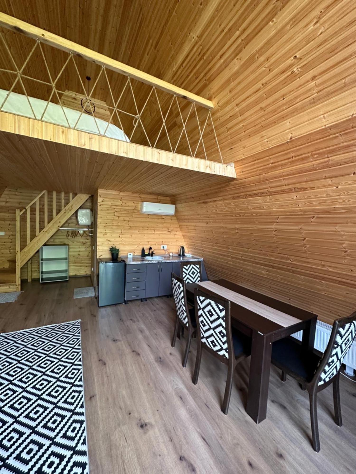 The Frog Glamping Hotel Horezu Ngoại thất bức ảnh